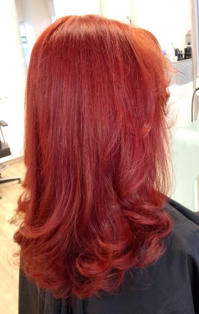 Professionelle Coloration für Damen im Hair & Glow Friseursalon in Mülheim